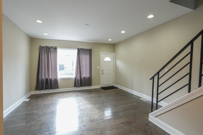 Foto del edificio - Super property 3 beds finished basement large yard