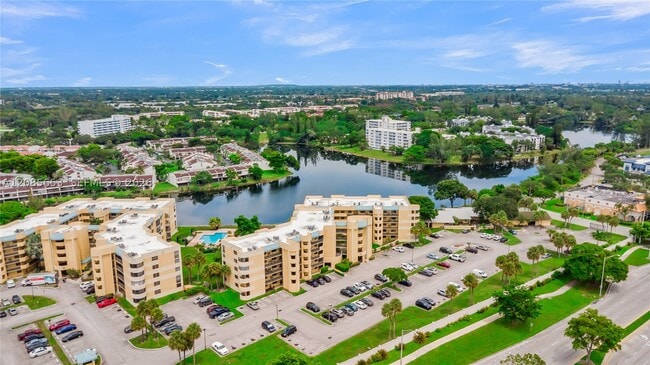 Building Photo - 6475 W Oakland Park Blvd