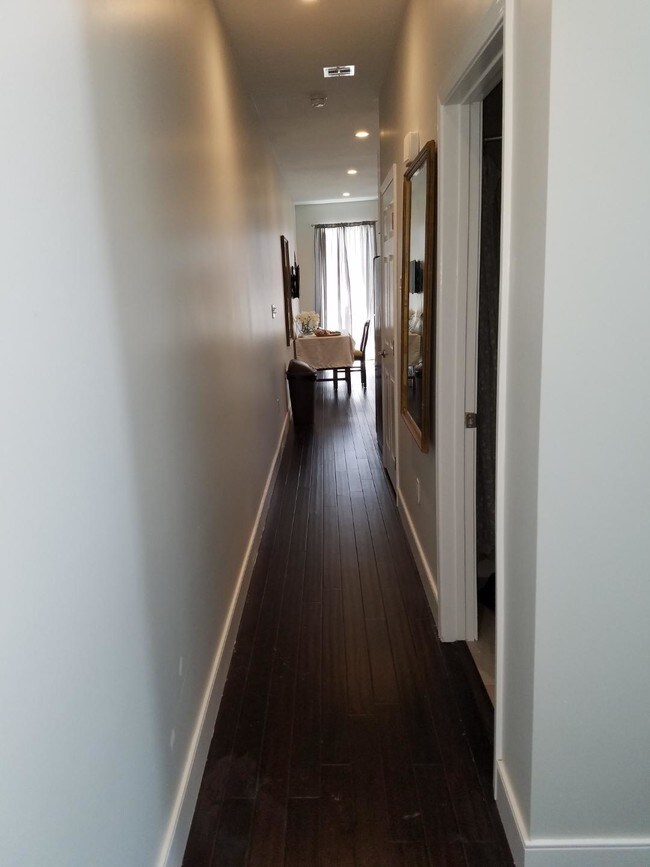 Foto del edificio - 1217 Touro St
