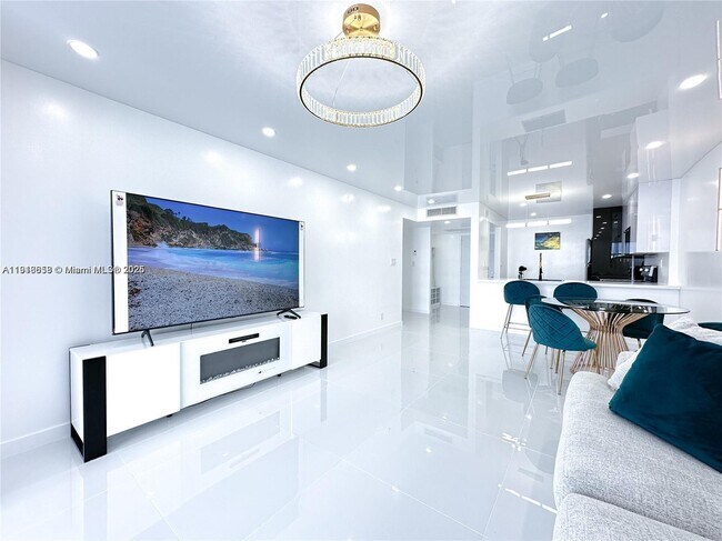 Foto del edificio - 501 Three Islands Boulevard