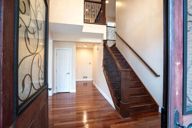 Foto del edificio - 4 Bedroom House For Rent