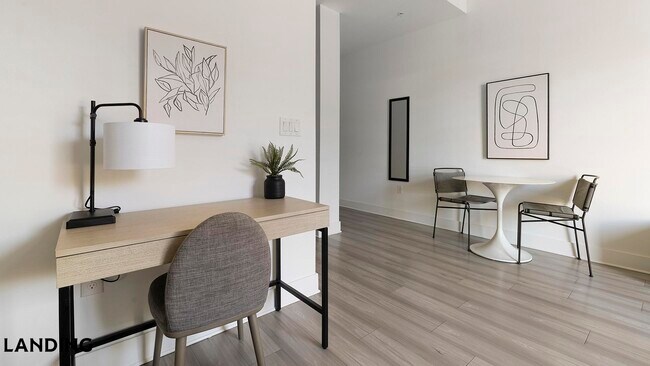 Foto del edificio - 2250 McGregor Blvd