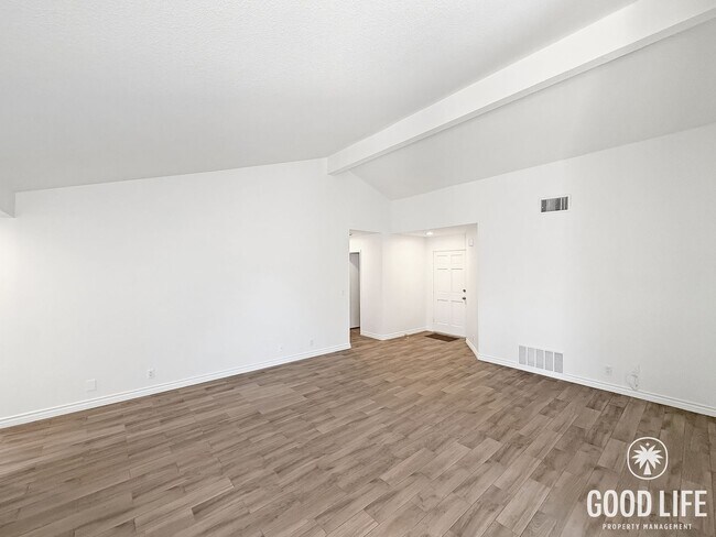 Building Photo - Northeast Escondido Gem | Spacious 4BR with Modern Updates