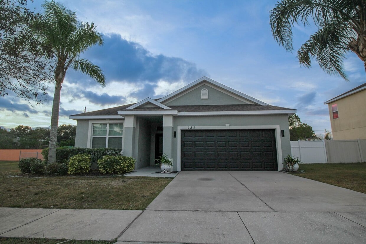 Foto principal - 224 Highland Meadows Ave