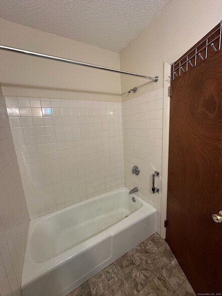 Foto del edificio - 1660 E Main St