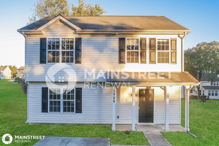 Primary Photo - 3906 Harris Houston Rd, Charlotte, NC 28262