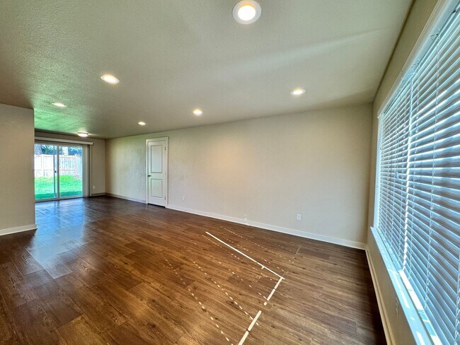 Foto del edificio - 17402-17404 8TH AVE CT E