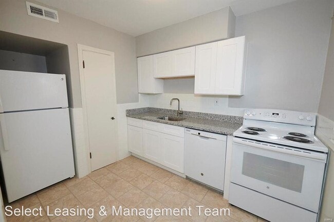 Building Photo - 5835-5845 Lindenwood Ave