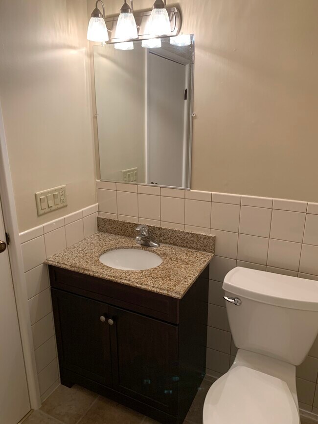 Foto del edificio - 974 E Oak St