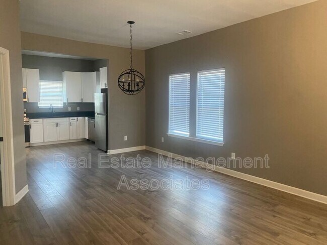 Foto del edificio - 609 N Hill St