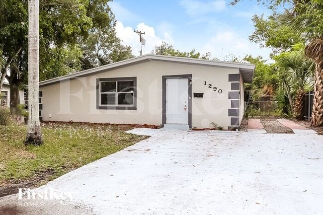 Building Photo - 1290 SW 28th Ave