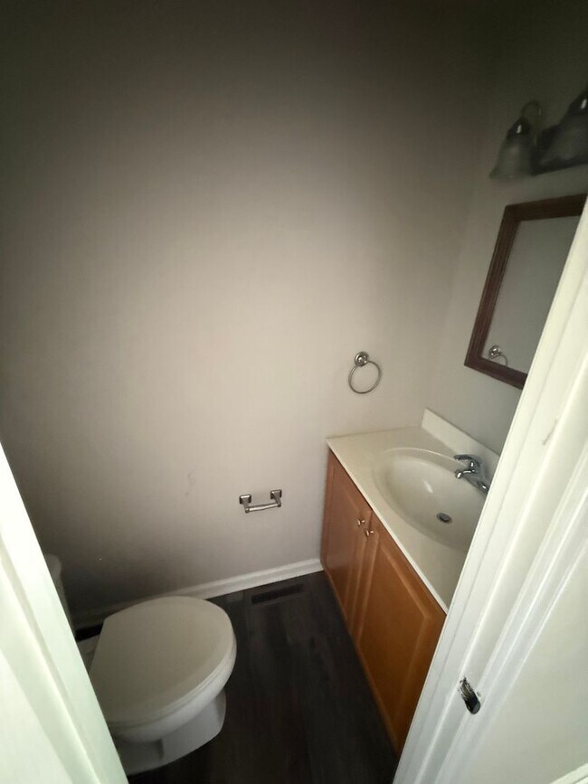 Building Photo - 3 Bed / 2.5 Bath Highlands Townhome