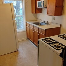 Building Photo - 452 A Hudson Ave