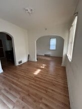 Building Photo - 1020 S 60th St