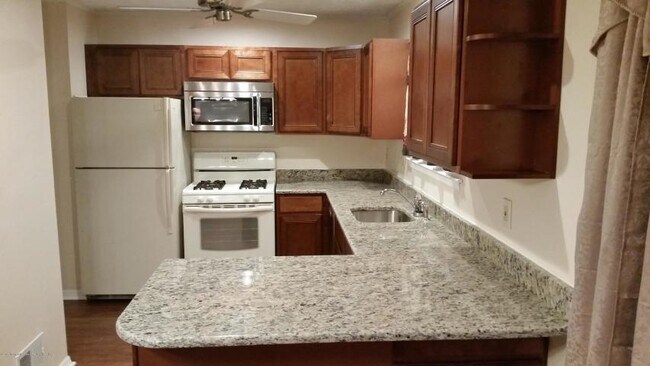 Foto del edificio - 744 Spray Ave