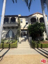 Building Photo - 444 N Curson Ave