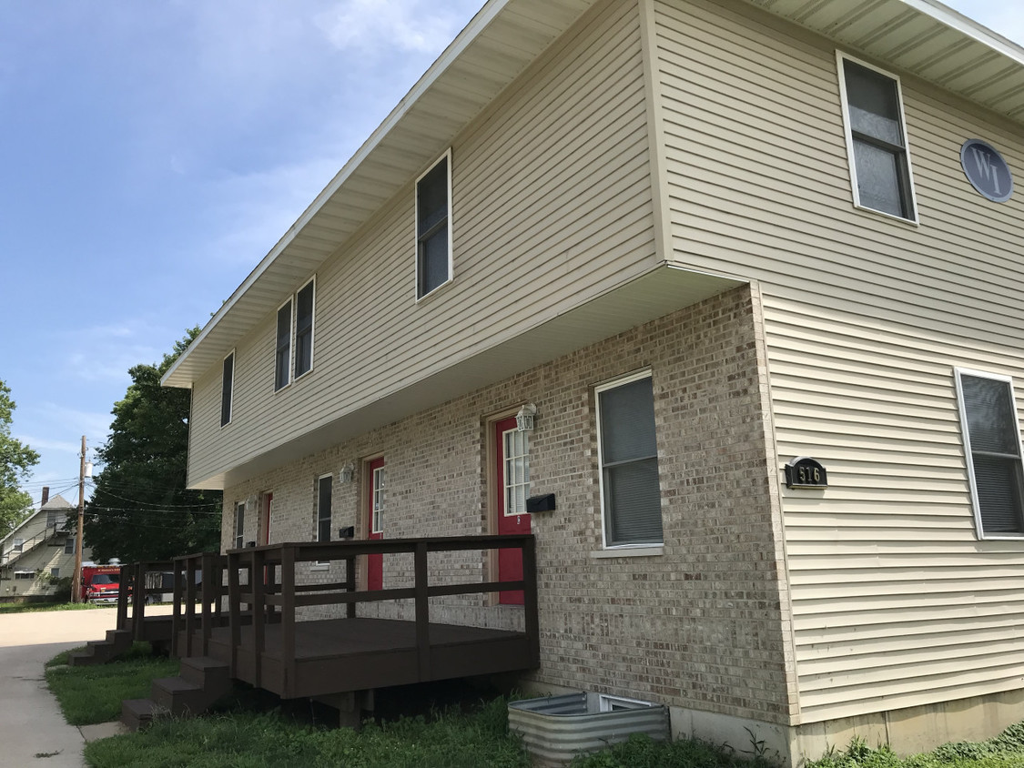 Building Photo - 516 W Pierce Tri-plex