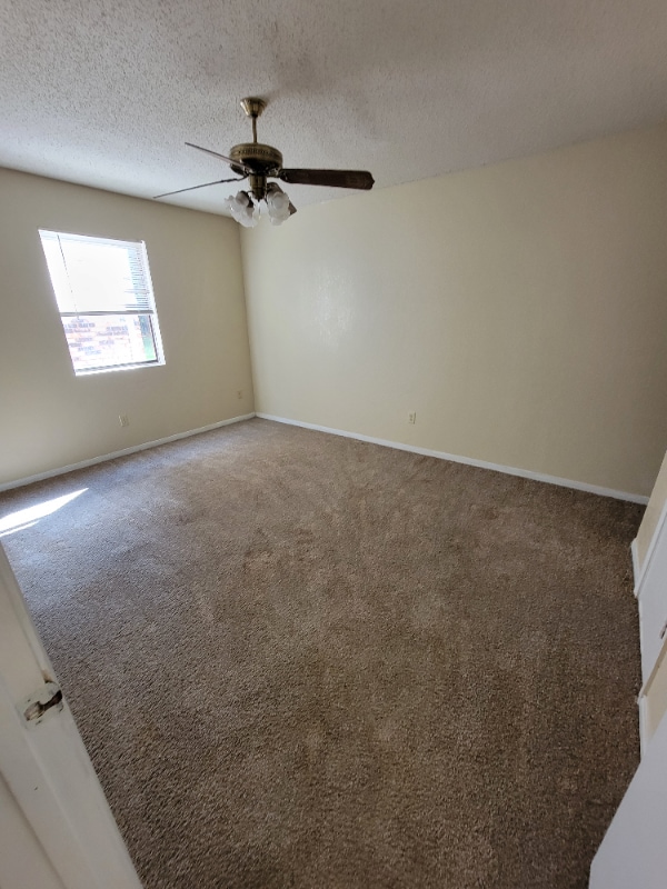 Building Photo - 104 E Truman Ave