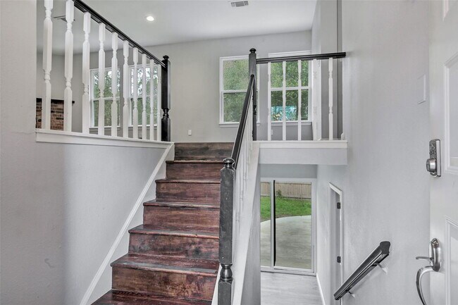 Building Photo - 9 Hasting Oak Ct
