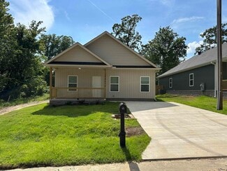Building Photo - 2218 Nichols Rd