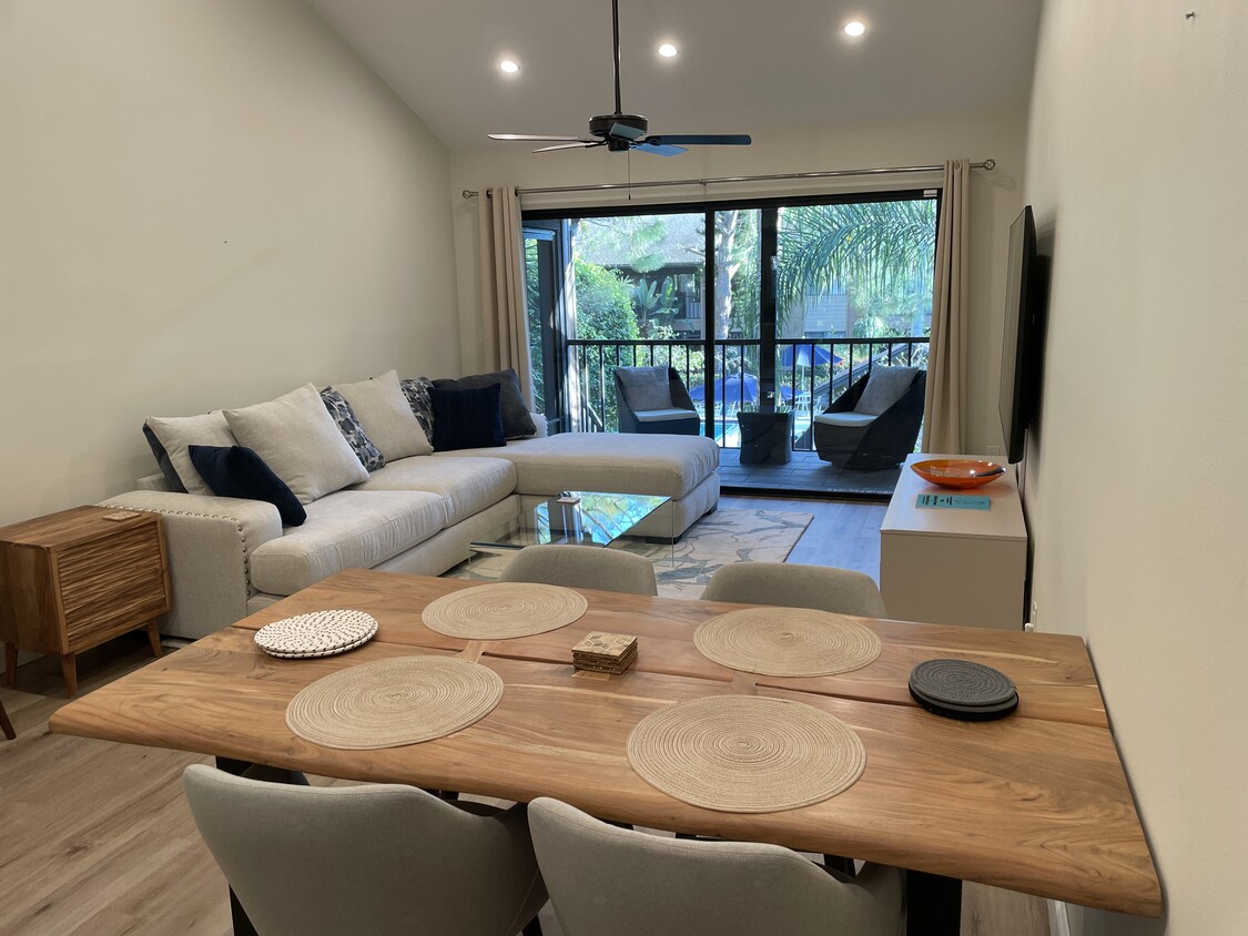 Dining area, 6 people seating table - 1709 Pelican Cove Rd