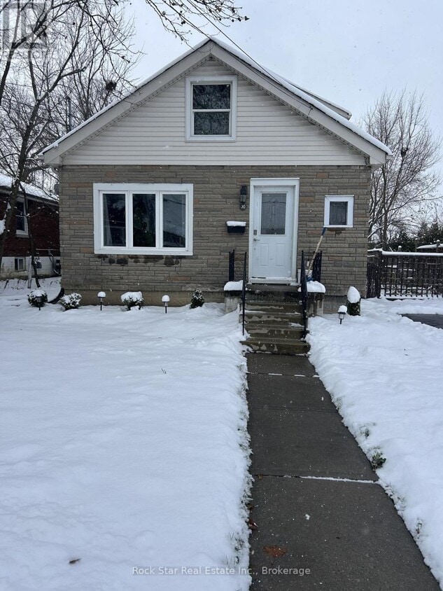 Photo principale - 30 W 1st St