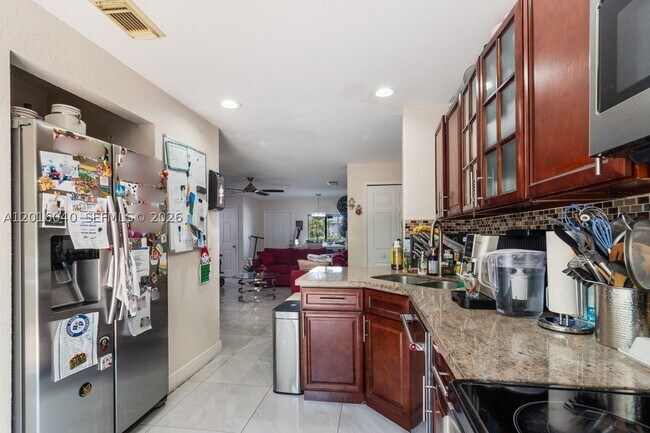 Foto del edificio - 5605 NW 109th Ave
