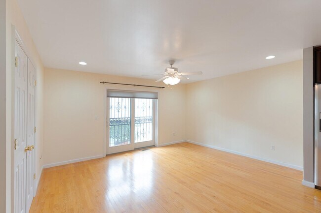 Foto del edificio - 260 Custer Ave