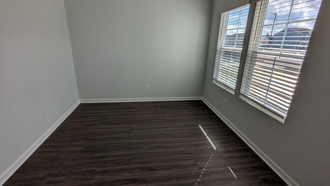 Building Photo - 130 Freesia Dr