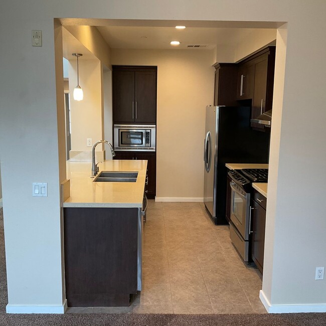 Building Photo - For Lease: 3 Bedroom 3 Bath Condo at the D...