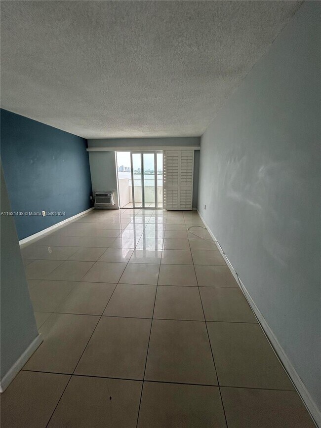 Foto del edificio - 7904 West Dr