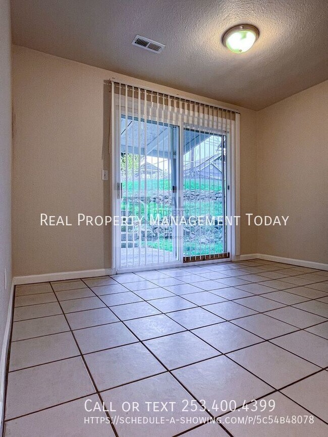 Building Photo - Central Tacoma Charm: Spacious 4-Bedroom H...