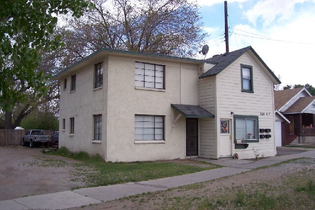 Building Photo - 528 E 7th St