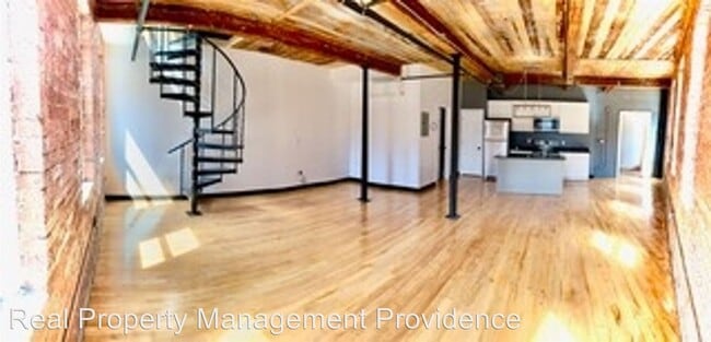 Building Photo - 548 Roosevelt Ave