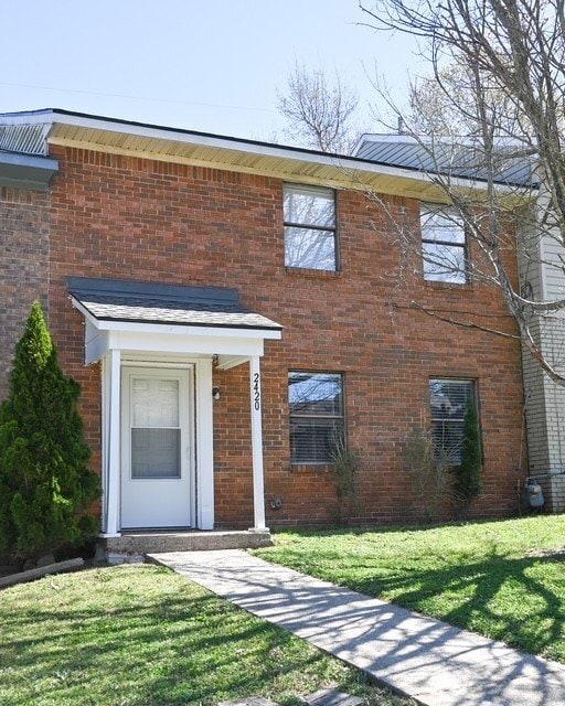 Building Photo - 2420 Hampstead Dr