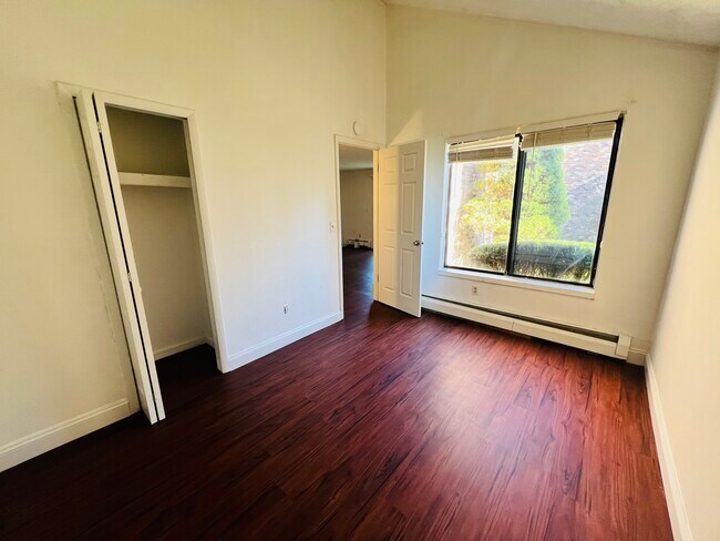 2nd bed room - 23 Amato Dr