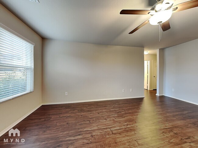 Foto del edificio - 940 Pinehurst Loop