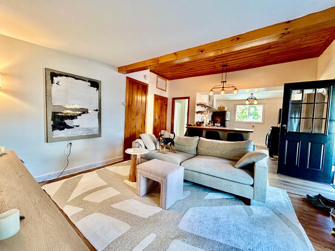 Foto principal - 521 Sullivan Way