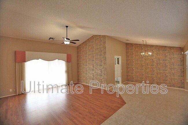 Foto del edificio - 14735 W Buttonwood Dr
