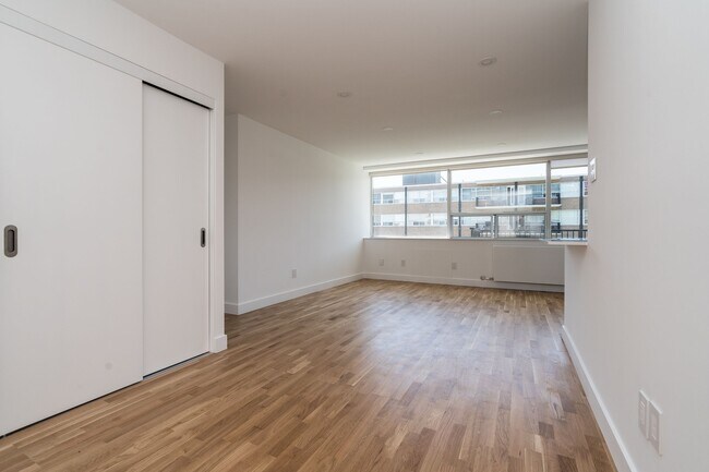 Building Photo - 4 Overland Drive