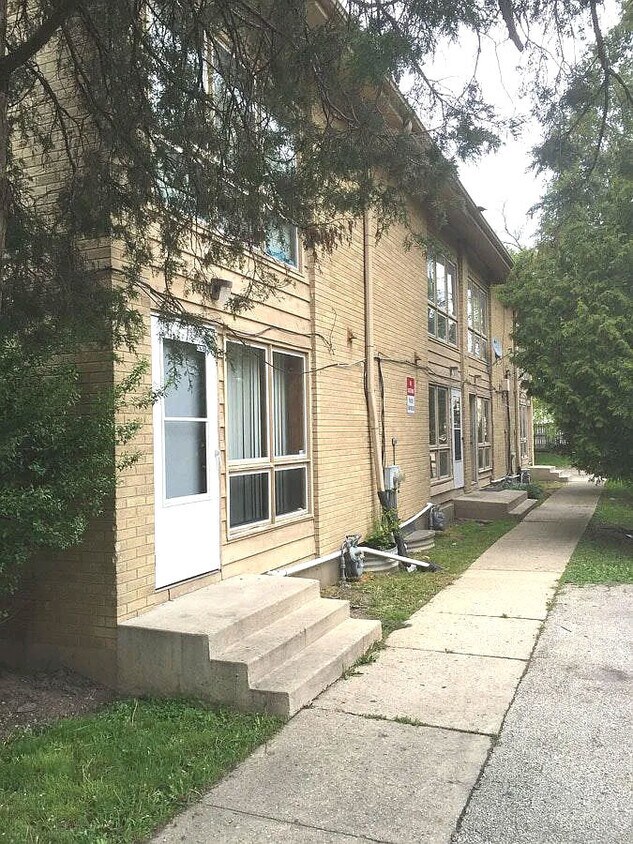 2201 Elisha Ave, Zion, IL 60099 Townhome Rentals in Zion IL