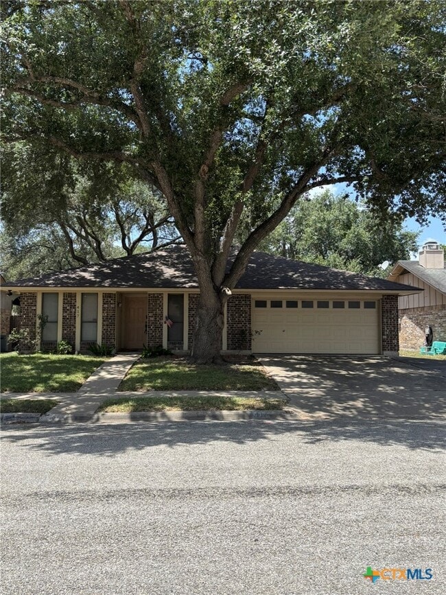 Building Photo - 417 Ivanhoe Dr