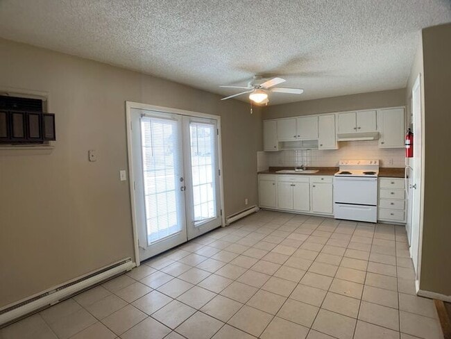 Building Photo - 2 Bed Duplex in Bridgman with attached garage!