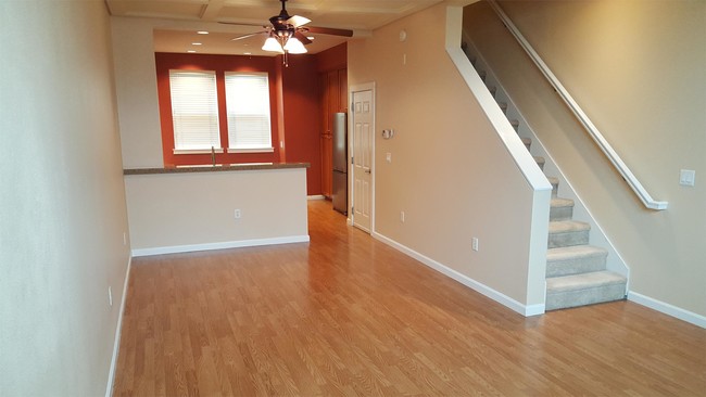 Building Photo - 161 Laurel Grove Ln