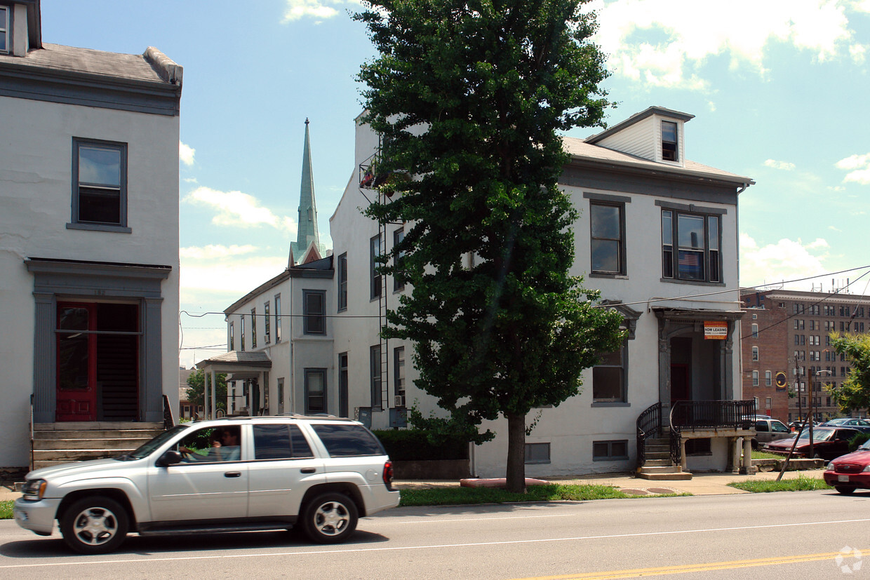 Building Photo - 176 N Broadway