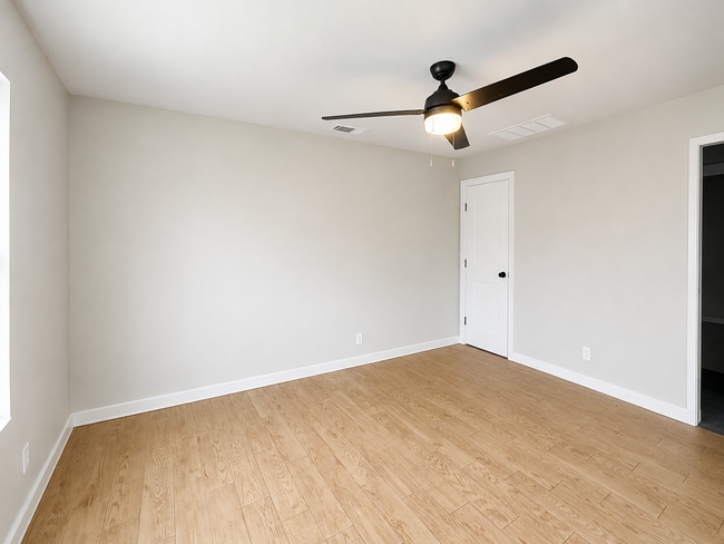 Building Photo - AVAILABE NOW ; APPLY TODAY AT OUR WEBSITE!!