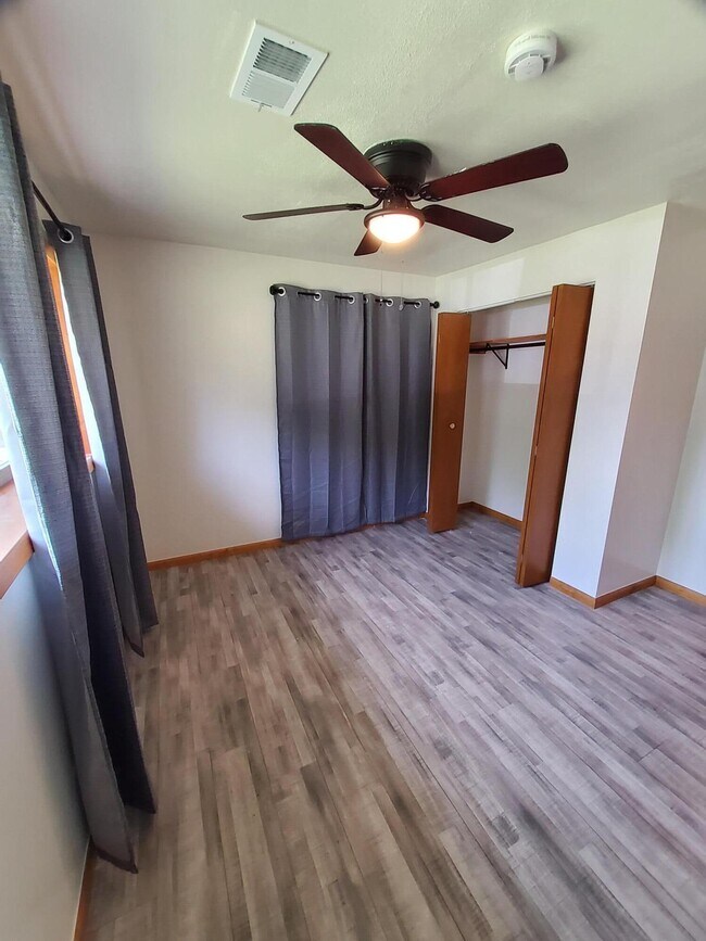 Foto del edificio - 11758 Hartwell St