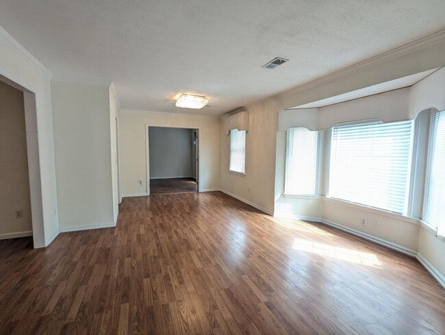Building Photo - Ranch Style 3BD/ 2 Bath - Fully Fenced In!