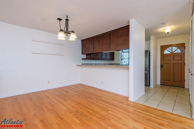 Foto del edificio - Remodeled Condo | Downtown Palo Alto | Near Stanford