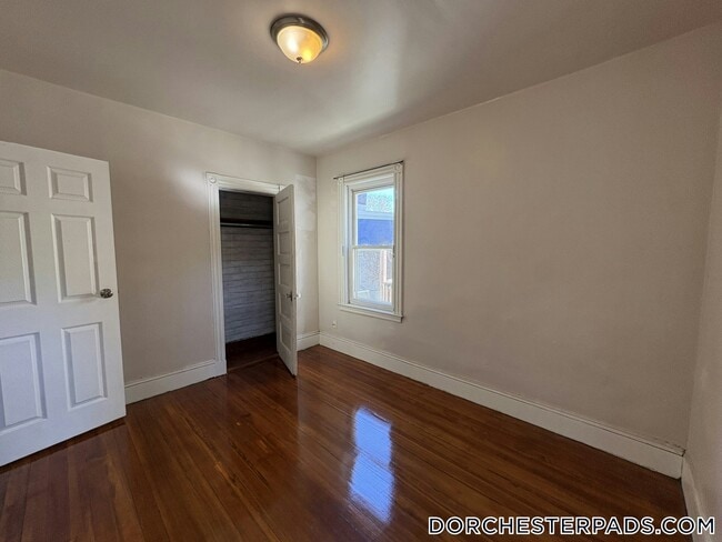 Building Photo - 6 Taft St